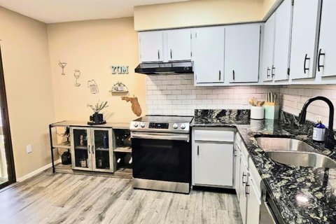Condo in Sarasota, Florida, 2 bedrooms № 2104243 - photo 17