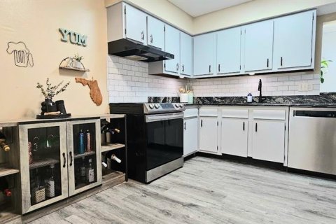 Condo in Sarasota, Florida, 2 bedrooms № 2104243 - photo 20
