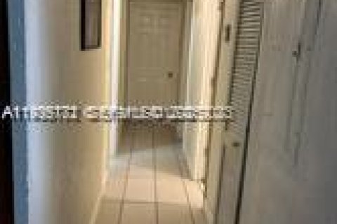 House in Miami, Florida 3 bedrooms, 91.88 sq.m. № 1994670 - photo 6