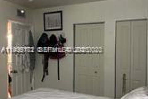 House in Miami, Florida 3 bedrooms, 91.88 sq.m. № 1994670 - photo 7