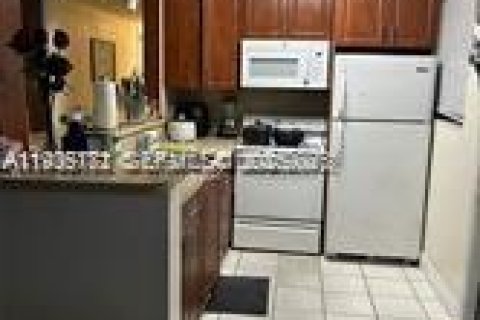 House in Miami, Florida 3 bedrooms, 91.88 sq.m. № 1994670 - photo 4