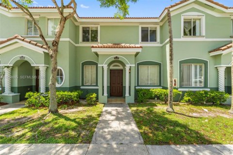 Touwnhouse à louer à Homestead, Floride: 3 chambres, 120.96 m2 № 2020905 - photo 2