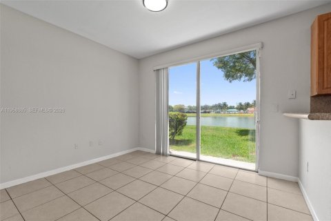 Touwnhouse à louer à Homestead, Floride: 3 chambres, 120.96 m2 № 2020905 - photo 12