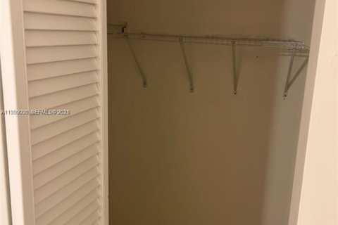 Condominio en alquiler en Hialeah, Florida, 3 dormitorios, 102.19 m2 № 2001916 - foto 13