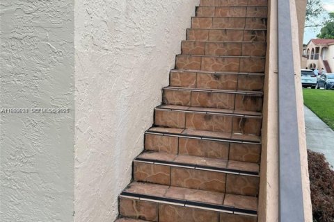 Condominio en alquiler en Hialeah, Florida, 3 dormitorios, 102.19 m2 № 2001916 - foto 22