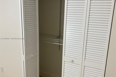 Condominio en alquiler en Hialeah, Florida, 3 dormitorios, 102.19 m2 № 2001916 - foto 14