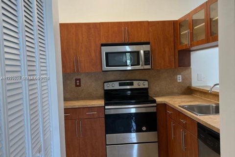 Condominio en alquiler en Hialeah, Florida, 3 dormitorios, 102.19 m2 № 2001916 - foto 3