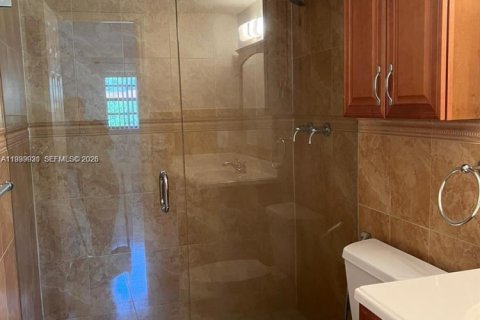 Condominio en alquiler en Hialeah, Florida, 3 dormitorios, 102.19 m2 № 2001916 - foto 8