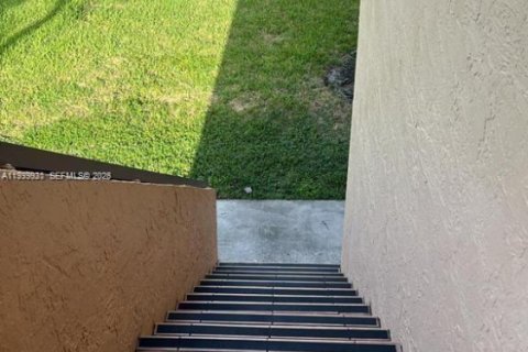 Condominio en alquiler en Hialeah, Florida, 3 dormitorios, 102.19 m2 № 2001916 - foto 21