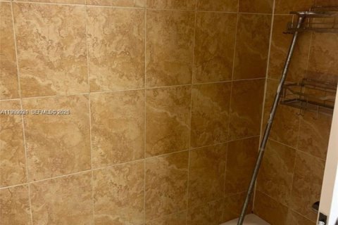 Condominio en alquiler en Hialeah, Florida, 3 dormitorios, 102.19 m2 № 2001916 - foto 10