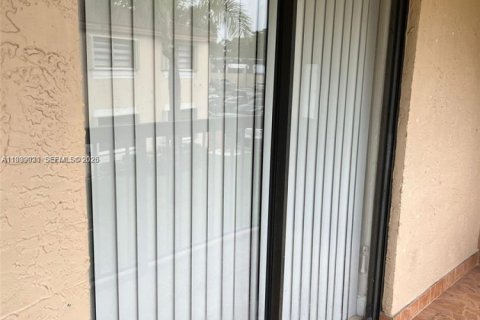 Condominio en alquiler en Hialeah, Florida, 3 dormitorios, 102.19 m2 № 2001916 - foto 25