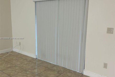 Condominio en alquiler en Hialeah, Florida, 3 dormitorios, 102.19 m2 № 2001916 - foto 15