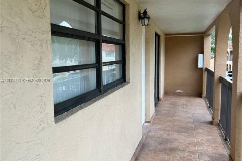 Condominio en alquiler en Hialeah, Florida, 3 dormitorios, 102.19 m2 № 2001916 - foto 23