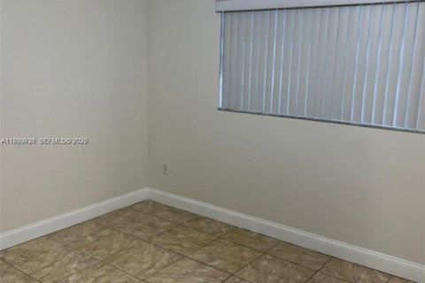 Condominio en alquiler en Hialeah, Florida, 3 dormitorios, 102.19 m2 № 2001916 - foto 11