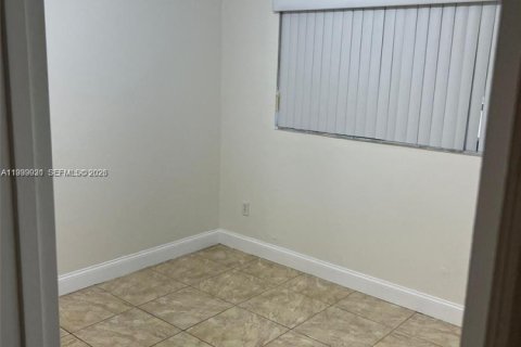 Condominio en alquiler en Hialeah, Florida, 3 dormitorios, 102.19 m2 № 2001916 - foto 6