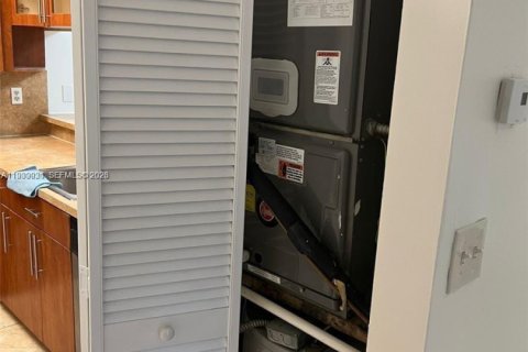 Condominio en alquiler en Hialeah, Florida, 3 dormitorios, 102.19 m2 № 2001916 - foto 20