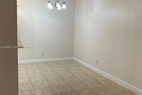 Condominio en alquiler en Hialeah, Florida, 3 dormitorios, 102.19 m2 № 2001916 - foto 17
