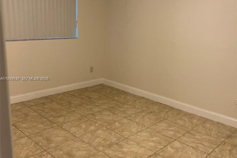 Condominio en alquiler en Hialeah, Florida, 3 dormitorios, 102.19 m2 № 2001916 - foto 16