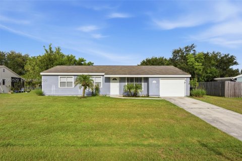 Villa ou maison à Port St. Lucie, Floride 3 chambres, 109.25 m2 № 2290211
