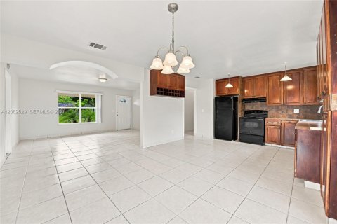 Villa ou maison à vendre à Port St. Lucie, Floride: 3 chambres, 109.25 m2 № 2290211 - photo 8