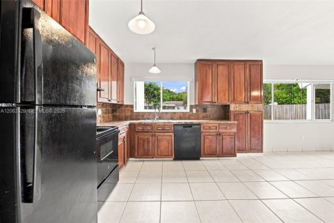 Villa ou maison à vendre à Port St. Lucie, Floride: 3 chambres, 109.25 m2 № 2290211 - photo 12