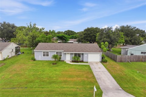 Villa ou maison à vendre à Port St. Lucie, Floride: 3 chambres, 109.25 m2 № 2290211 - photo 3