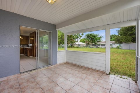 Villa ou maison à vendre à Port St. Lucie, Floride: 3 chambres, 109.25 m2 № 2290211 - photo 25