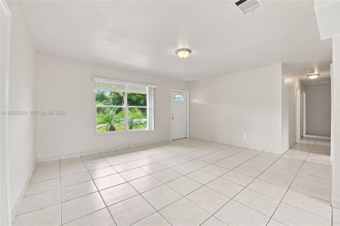 Villa ou maison à vendre à Port St. Lucie, Floride: 3 chambres, 109.25 m2 № 2290211 - photo 7