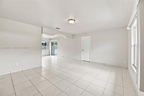 Villa ou maison à vendre à Port St. Lucie, Floride: 3 chambres, 109.25 m2 № 2290211 - photo 6