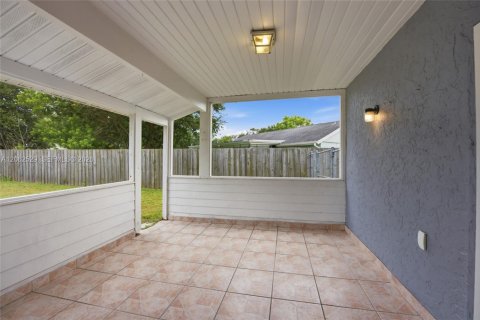 Villa ou maison à vendre à Port St. Lucie, Floride: 3 chambres, 109.25 m2 № 2290211 - photo 24