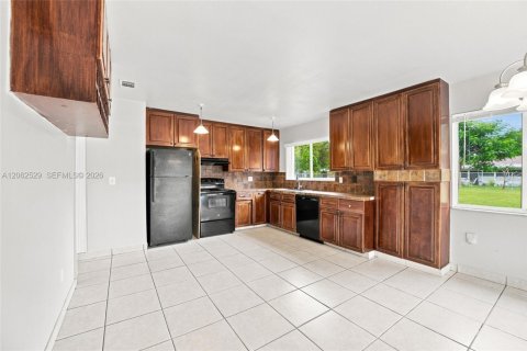 Villa ou maison à vendre à Port St. Lucie, Floride: 3 chambres, 109.25 m2 № 2290211 - photo 9