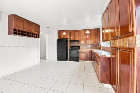 Villa ou maison à vendre à Port St. Lucie, Floride: 3 chambres, 109.25 m2 № 2290211 - photo 10