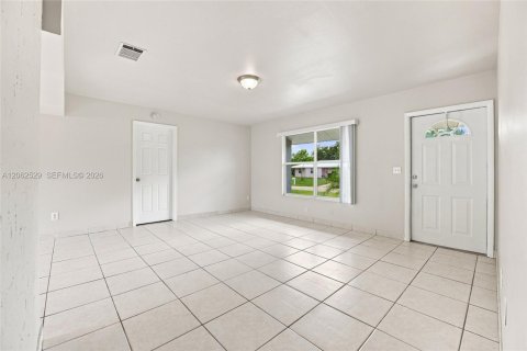 Villa ou maison à vendre à Port St. Lucie, Floride: 3 chambres, 109.25 m2 № 2290211 - photo 5