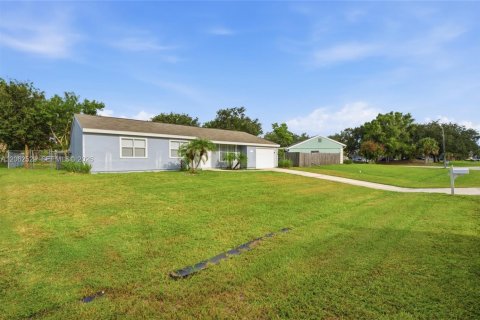 Villa ou maison à vendre à Port St. Lucie, Floride: 3 chambres, 109.25 m2 № 2290211 - photo 2