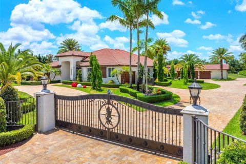 House in Southwest Ranches, Florida 5 bedrooms, 433.2 sq.m. № 1794360 - photo 8