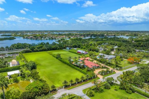 House in Southwest Ranches, Florida 5 bedrooms, 433.2 sq.m. № 1794360 - photo 3