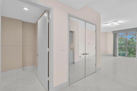 Condominio en venta en North Miami Beach, Florida, 3 dormitorios, 212.28 m2 № 1480372 - foto 13