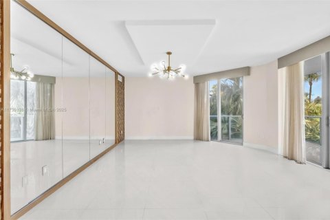 Condominio en venta en North Miami Beach, Florida, 3 dormitorios, 212.28 m2 № 1480372 - foto 3