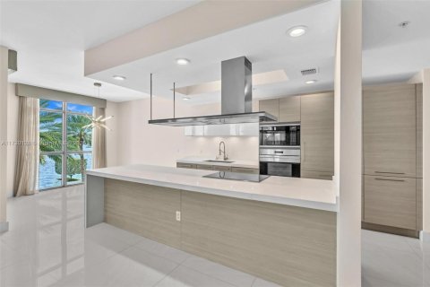 Condominio en venta en North Miami Beach, Florida, 3 dormitorios, 212.28 m2 № 1480372 - foto 7