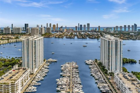 Condominio en venta en North Miami Beach, Florida, 3 dormitorios, 212.28 m2 № 1480372 - foto 1