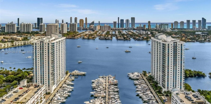 Condominio en North Miami Beach, Florida, 3 dormitorios № 1480372