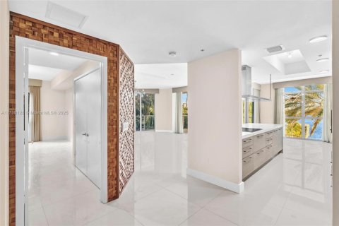 Condominio en venta en North Miami Beach, Florida, 3 dormitorios, 212.28 m2 № 1480372 - foto 2