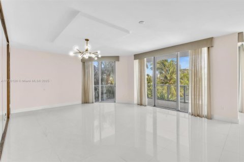 Condominio en venta en North Miami Beach, Florida, 3 dormitorios, 212.28 m2 № 1480372 - foto 4