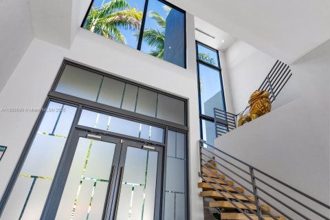 Снять в аренду виллу или дом в Форт-Лодердейл, Флорида 6 спален, 406.91м2, № 2015097 - фото 13