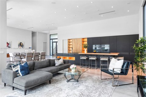 Снять в аренду виллу или дом в Форт-Лодердейл, Флорида 6 спален, 406.91м2, № 2015097 - фото 7