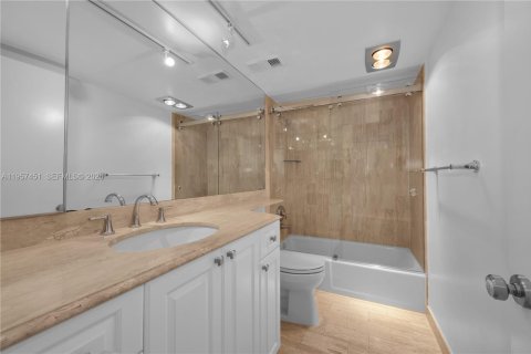 Снять в аренду кондоминиум в Майами, Флорида 2 спальни, 174.84м2, № 2020085 - фото 28