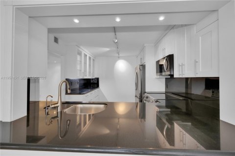 Снять в аренду кондоминиум в Майами, Флорида 2 спальни, 174.84м2, № 2020085 - фото 17