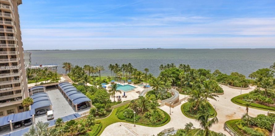 Кондоминиум с 2 спальнями в Майами, Флорида № 2020085