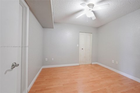 Condominio en venta en Oakland Park, Florida, 2 dormitorios, 92.16 m2 № 1967372 - foto 15