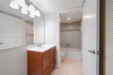 Condominio en venta en Oakland Park, Florida, 2 dormitorios, 92.16 m2 № 1967372 - foto 17